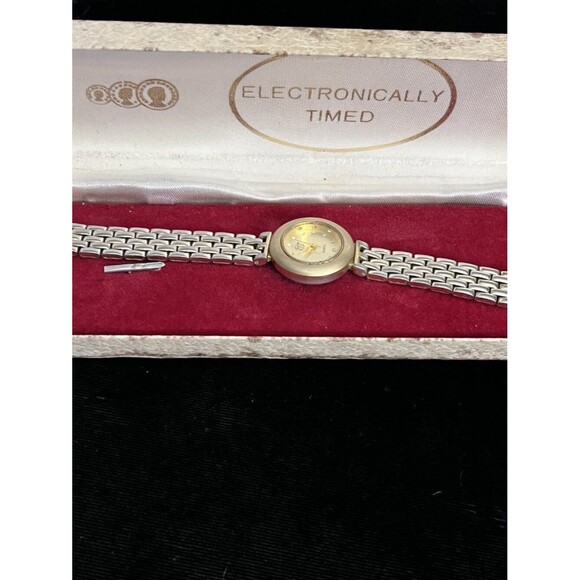 Elizabeth Taylor ET White Diamonds Watch New Battery 90s Promo main image 8
